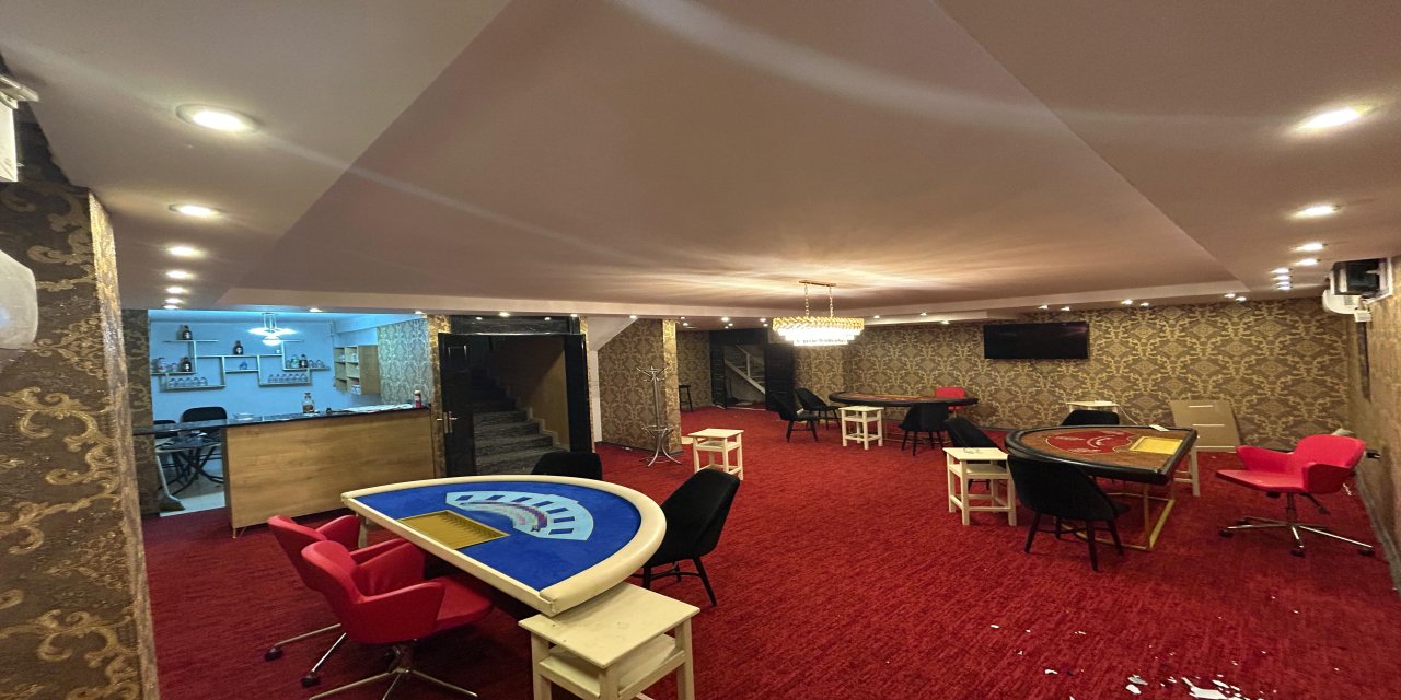 Okul Yanındaki Kumarhaneye Baskın: Tavandan Cephanelik Çıktı, 5 Tutuklama