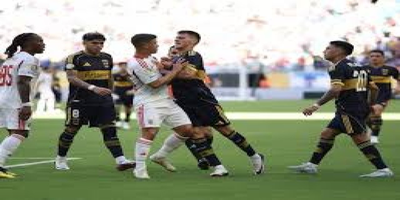 4 gol, 3 kırmızı kartın çıktığı maçta Boca Juniors, Benfica ile 2-2 berabere kaldı