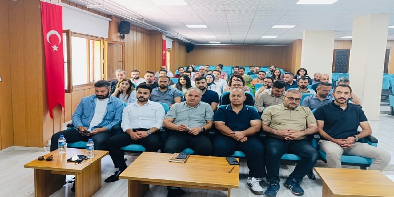 Uludere’de Yıl Sonu Eğitim Değerlendirme Toplantısı Yapıldı