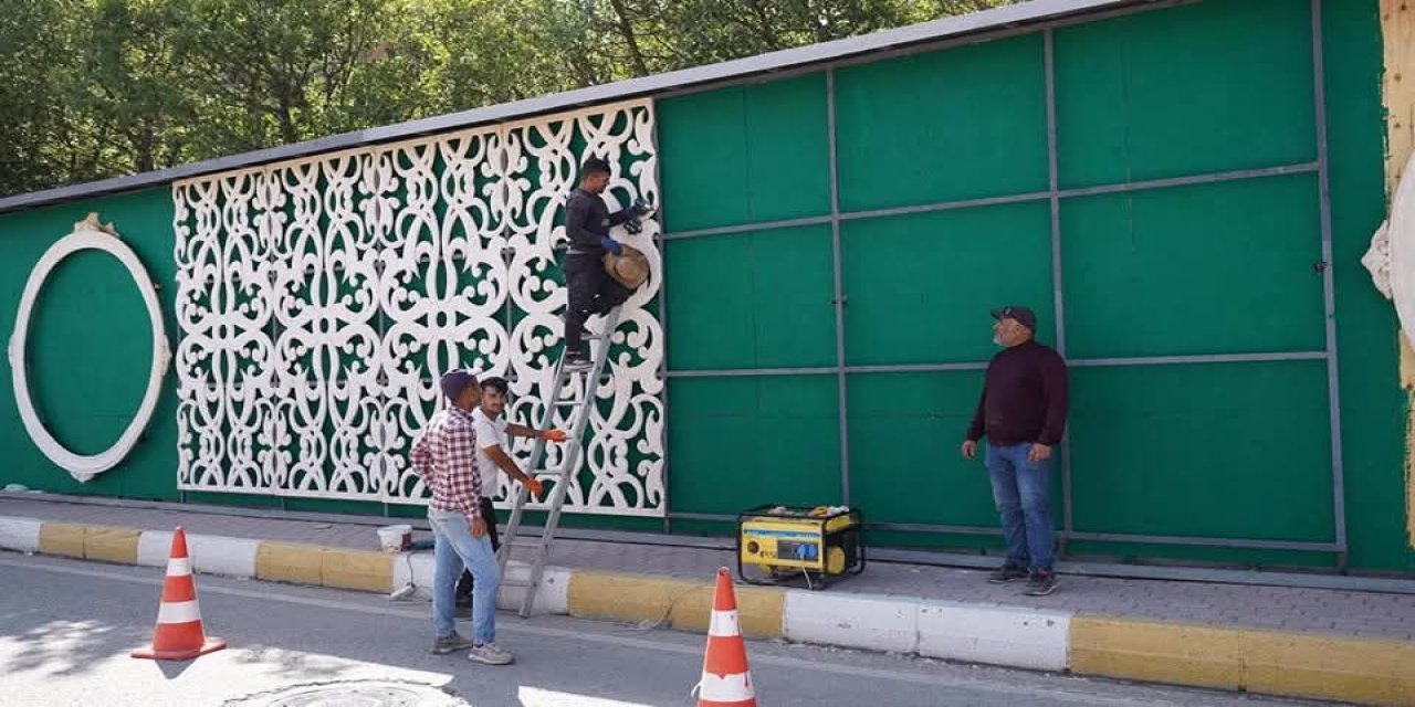 Şırnak'ta Tahrip Edilen Dikey Bahçe Yeniden Hayat Buluyor