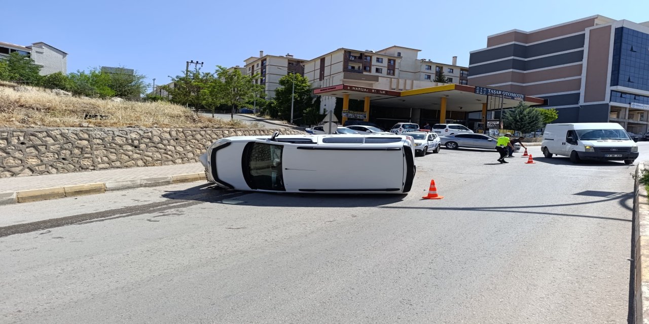 Şırnak’ta trafik kazası: araç yan yattı, 2 kişi yaralandı