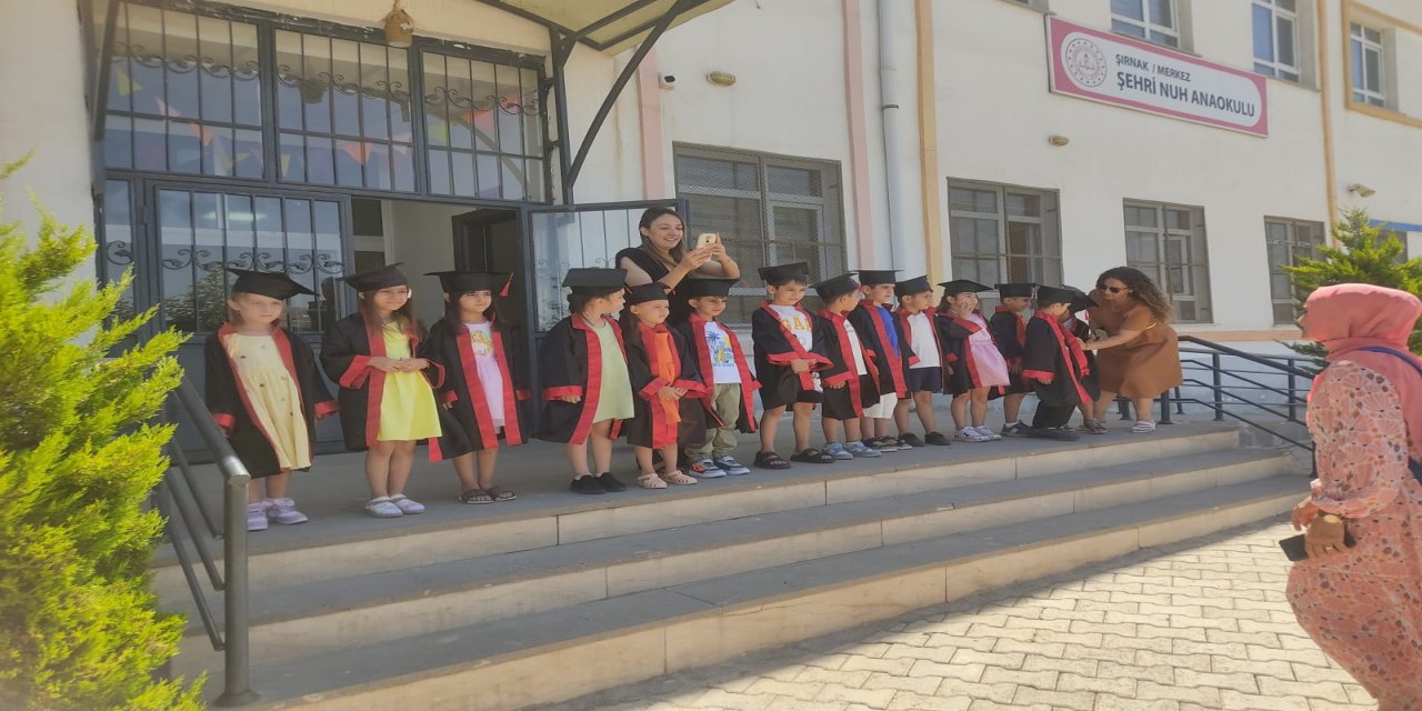 Şırnak'ta Minik Öğrenciler Kep Attı, Mezuniyet Sevinci Yaşadı