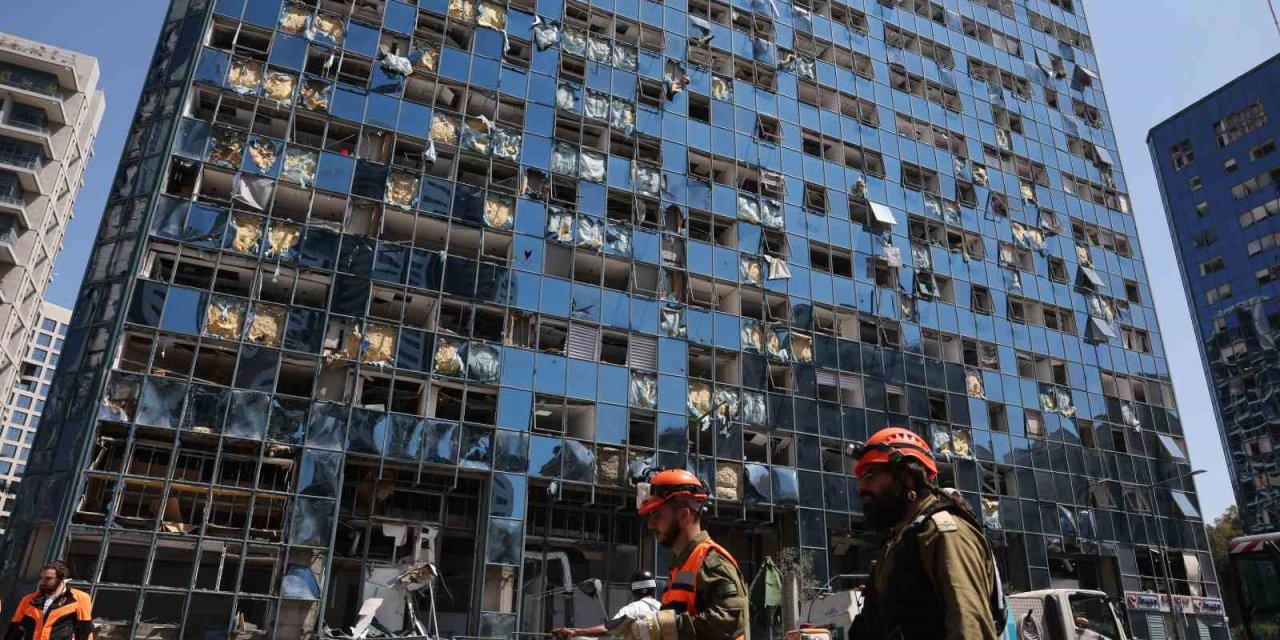İran’dan İsrail’in 3 noktasına balistik füze saldırısı: 65 yaralı