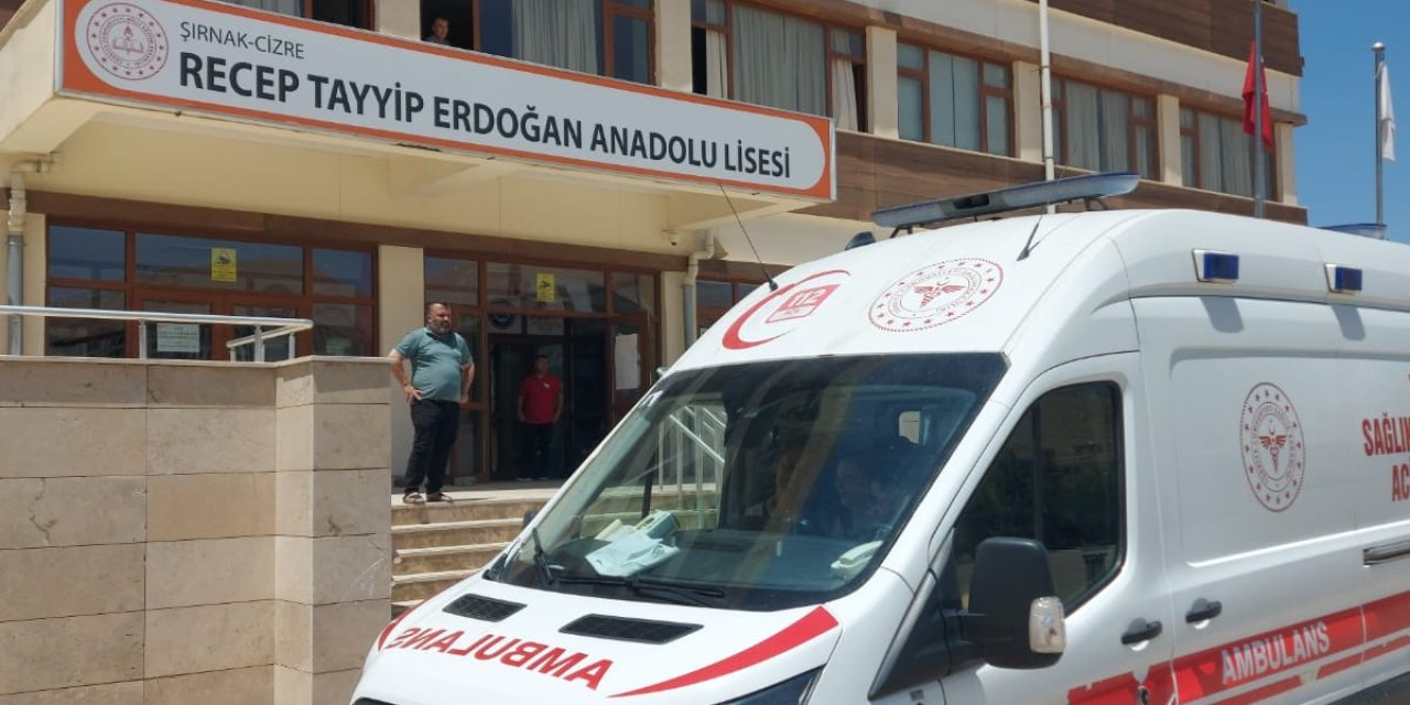 Cizre’de YKS'da fenalaşan iki aday, hastaneye kaldırıldı