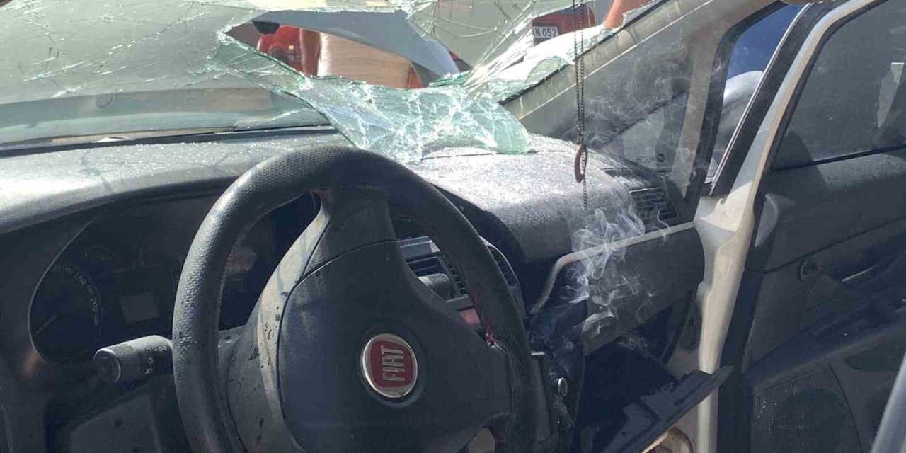 Karaman’da patlayan telefon bataryası az kalsın aracı yakacaktı