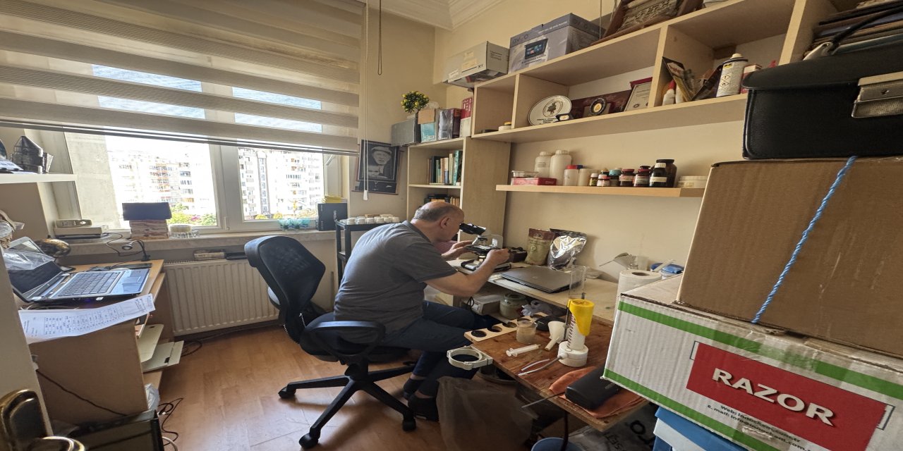 83 Yaşındaki Emekli Profesör, Evini Laboratuvara Çevirdi: 45 Yıldır Kekik Araştırıyor