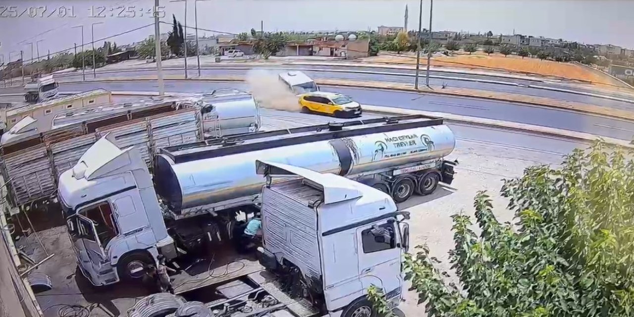 Silopi'de maddi hasarlı kaza kameraya yansıdı