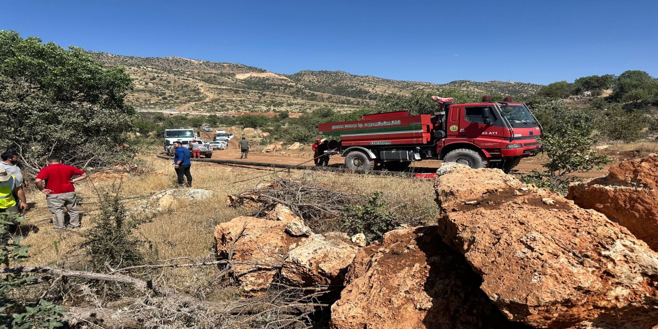 Şırnak'ta Petrol kuyuları yakınlarında çıkan yangına havadan ve karadan müdahale ediliyor