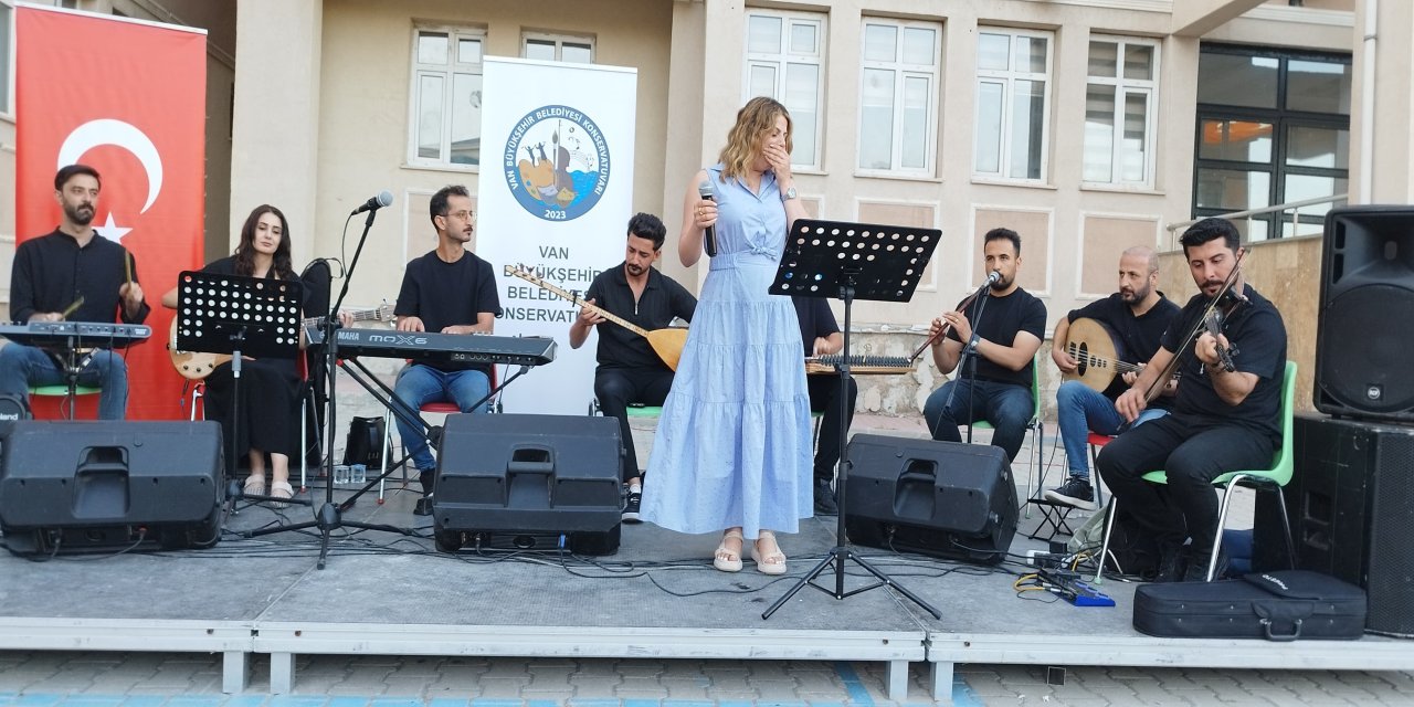 Van Atatürk Lisesi Mezunları İkinci Kez Bir Araya Geldi