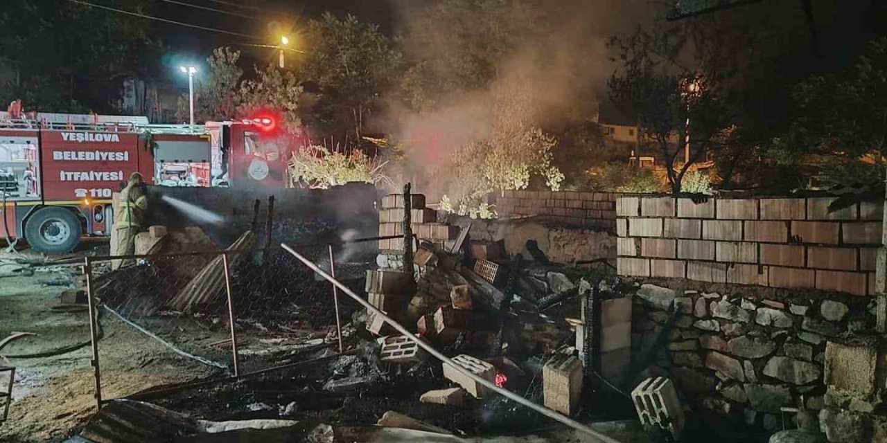 Burdur’da ağılda çıkan yangında 10 küçükbaş hayvan telef oldu