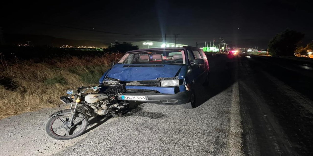 Söke’de minibüs motosiklete çarptı: 3 yaralı