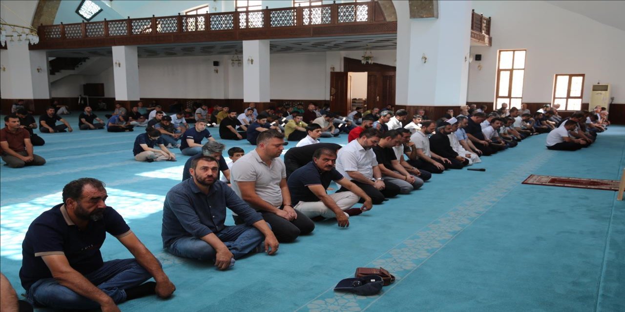 Şırnak Üniversitesi'nden 15 Temmuz Şehitleri İçin Duygusal Anma: Mevlid-i Şerif Okutuldu