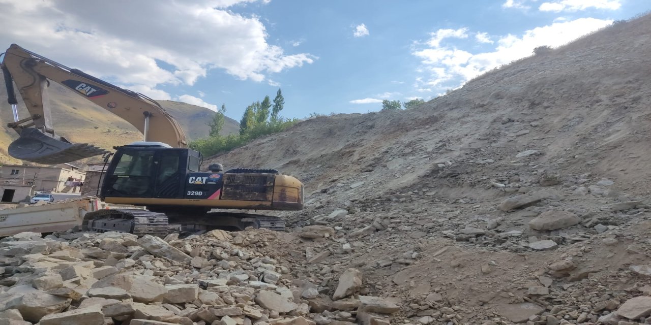 Şırnak'ta Heyelan Riskine Erken Müdahale: Can ve Mal Güvenliği Sağlandı