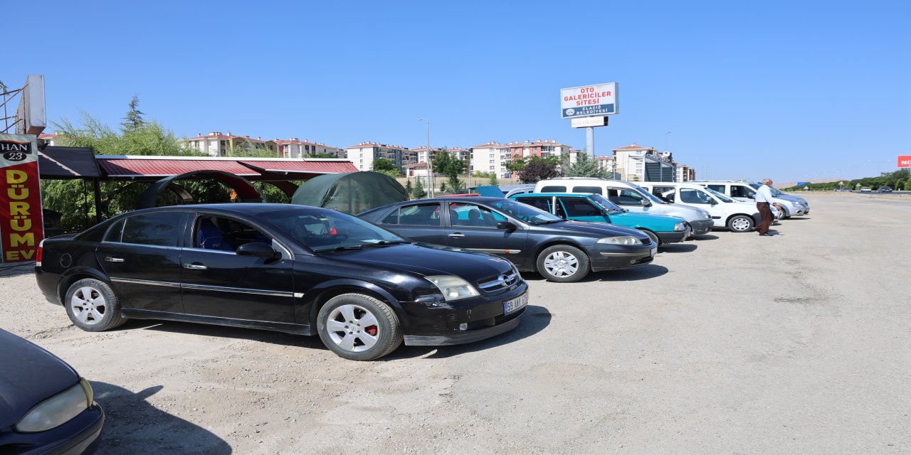 İkinci El Oto Pazarı Hareketli Ama Alıcı Yok: "Piyasa Çok Durgun"
