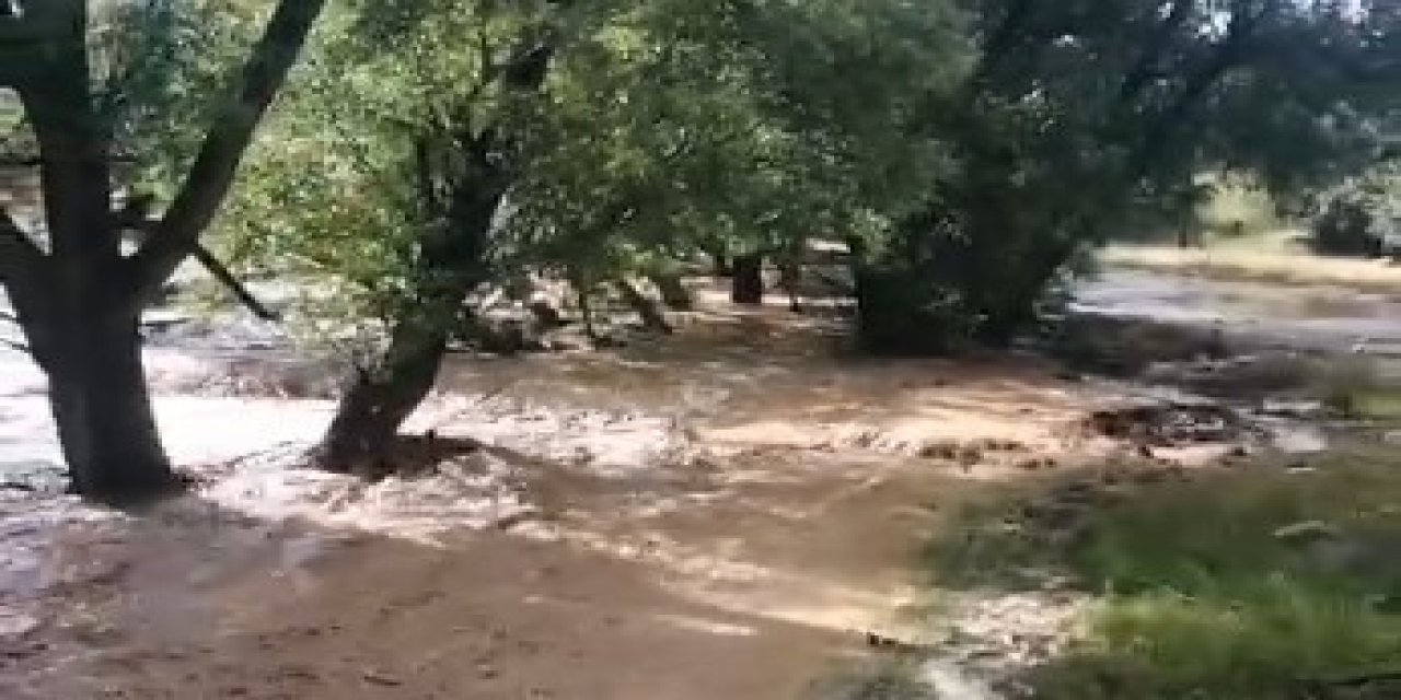 Mersin'de sağanak yağış sele neden oldu