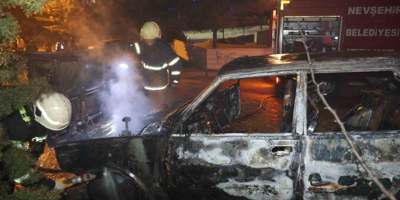 Tofaş otomobil iki dakikada alev topuna döndü