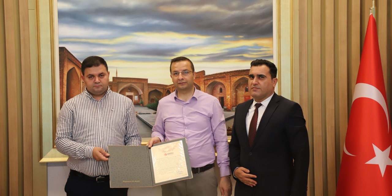 Kamu Hizmetinde Örnek Başarı: Cizre'den Cemal Aydemir'e Onurlandırma!