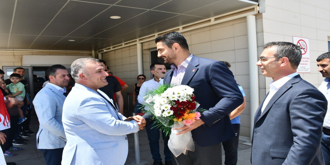 Olimpiyat Madalyalı Şampiyon Taha Akgül Şırnak’ta Coşkuyla Karşılandı