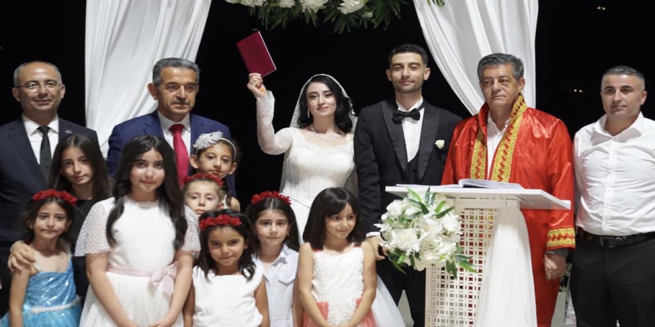 Şırnak'ta Belediye Başkanının Kıydığı Nikaha İki Önemli Şahit