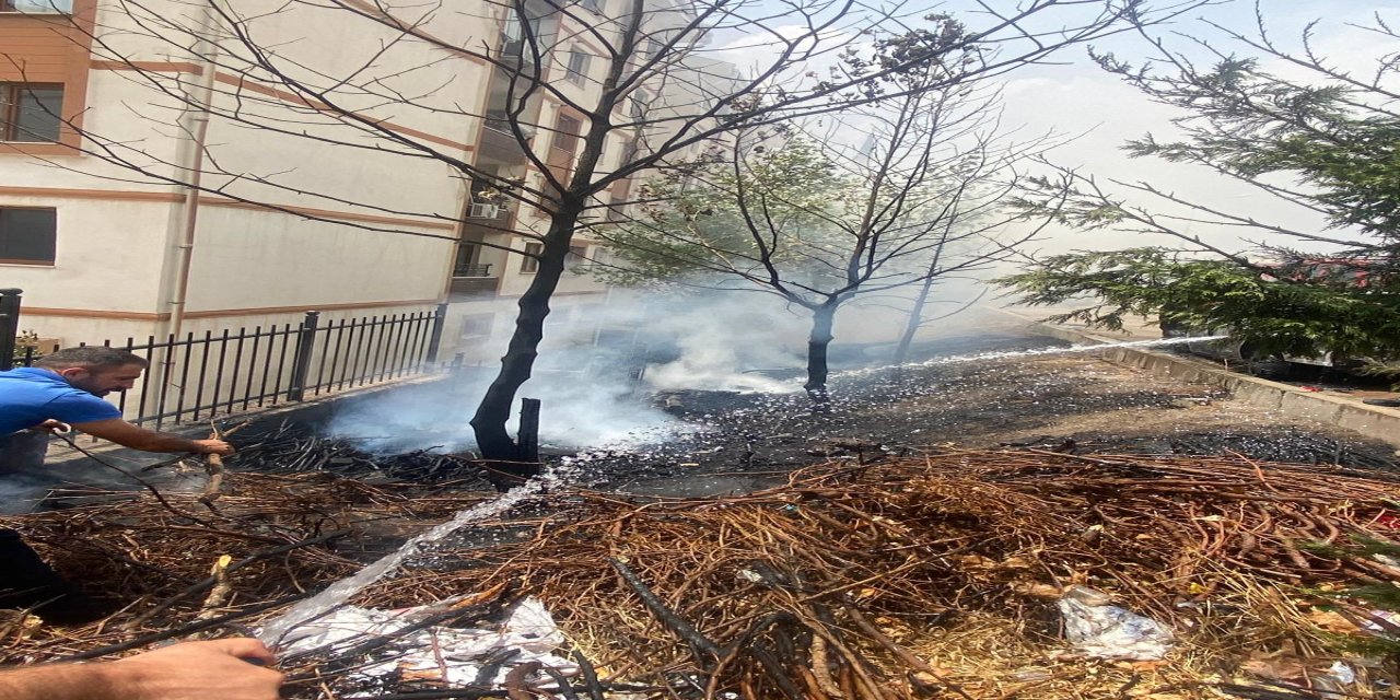 Şırnak Bahçelievler Mahallesi’nde Park Halindeki Araç Alev Alev Yandı!