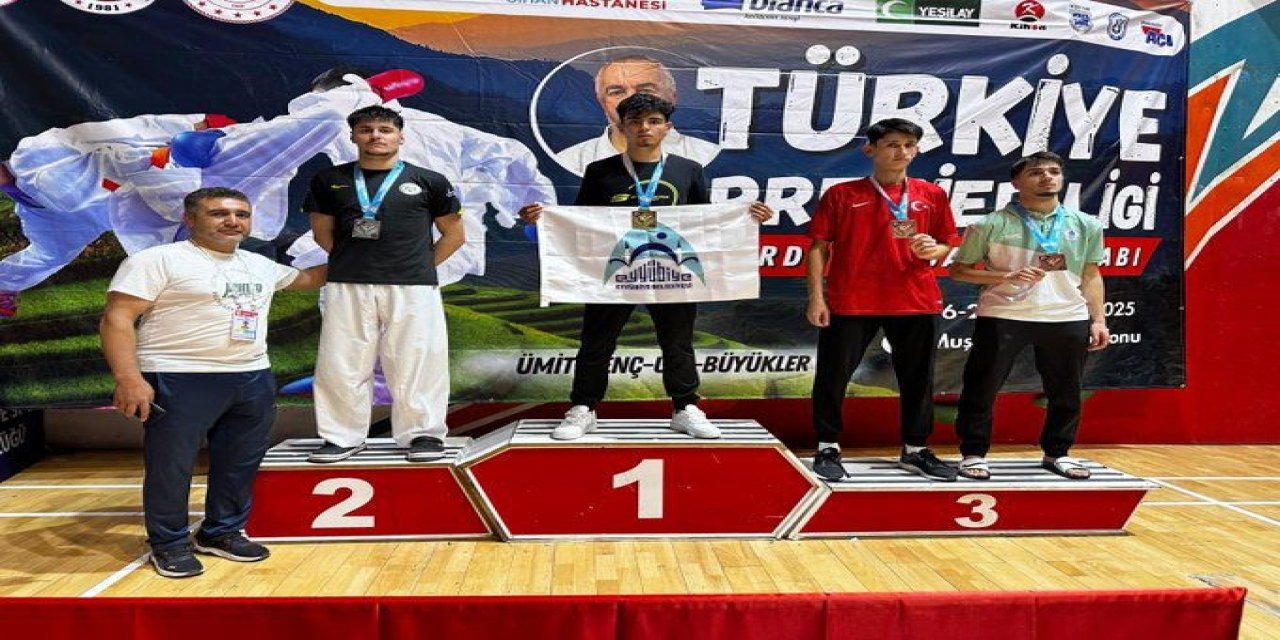 Genç Karateci Savaş Öğüş, Muş'ta İki Altın Madalya ile Türkiye Şampiyonu Oldu