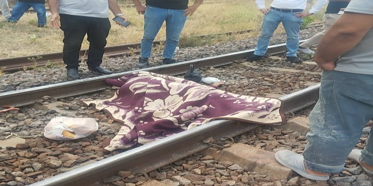 Feci Kaza: Yük Treni Hemzemin Geçitte Yaşlı Kadına Çarptı