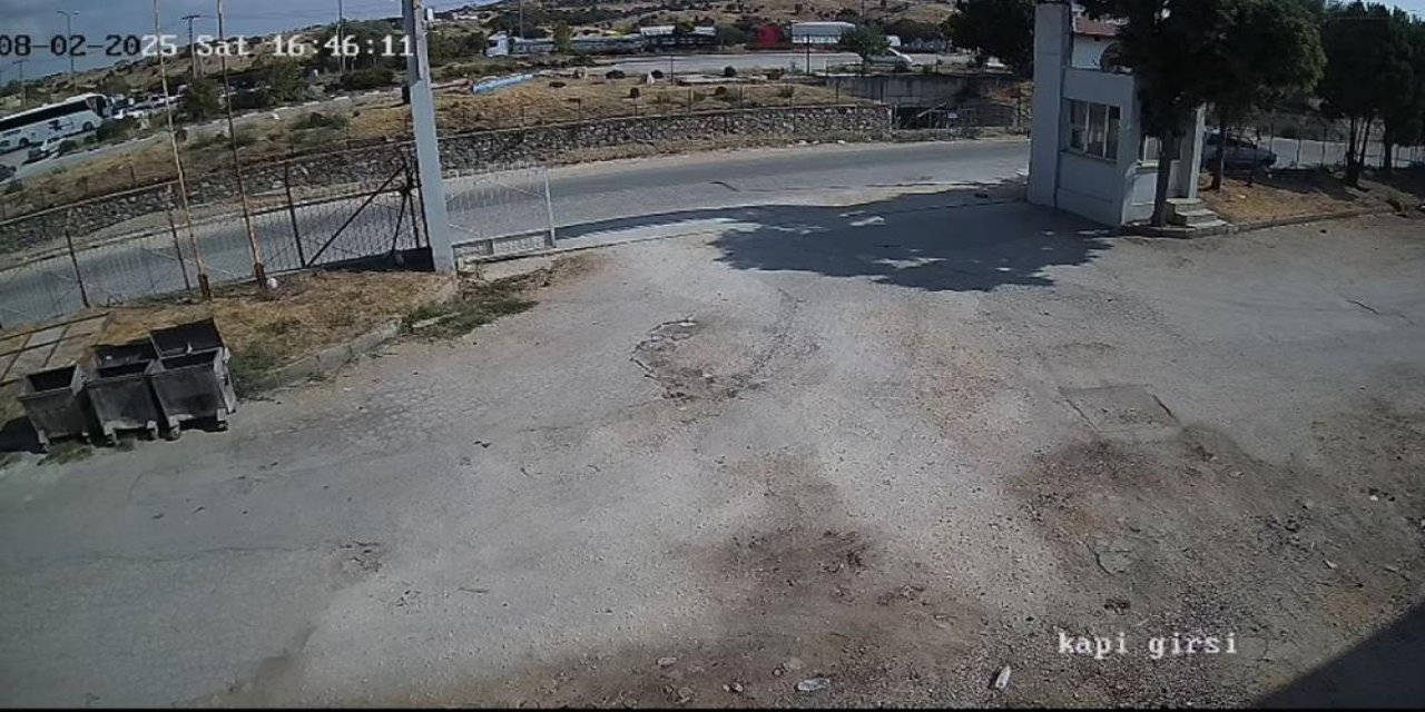 Kavşaktaki Feci Kaza Kamerada: 2 Kişi Hayatını Kaybetti