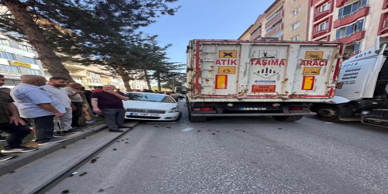 Kalp krizi geçiren tır sürüsü otomobile çarptı: 2 yaralı