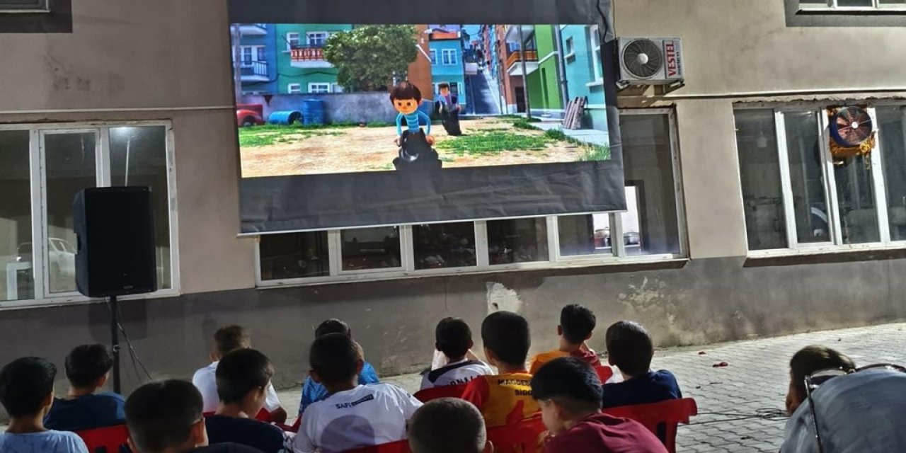 Şırnak’ta “seyyar sinema” projesi çocukların yüzünü güldürdü