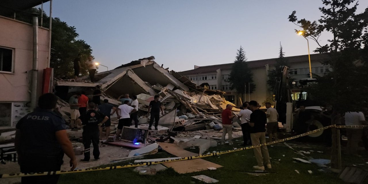 6.1'lik Deprem Çevre İlleri Salladı