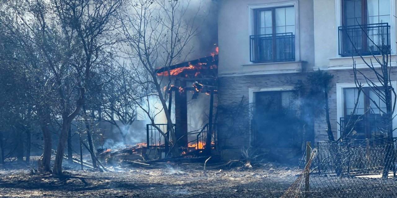 Çanakkale'de Yangın Paniği: Villalar Alevlere Teslim Oldu