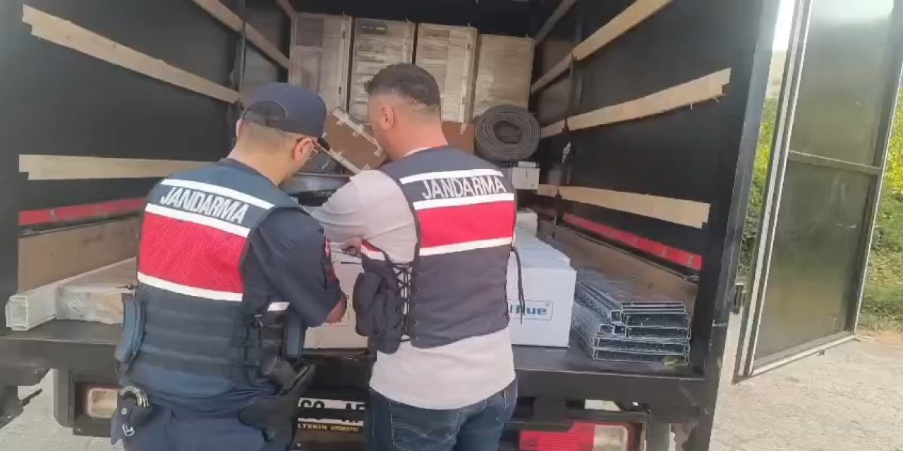 Jandarma Adblue Bidonlarında Kaçak Alkol Buldu