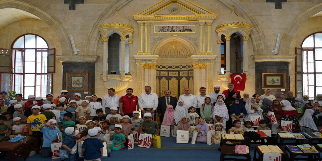 Vakıflardan Geleceğin Manevi Mimarlarına Destek