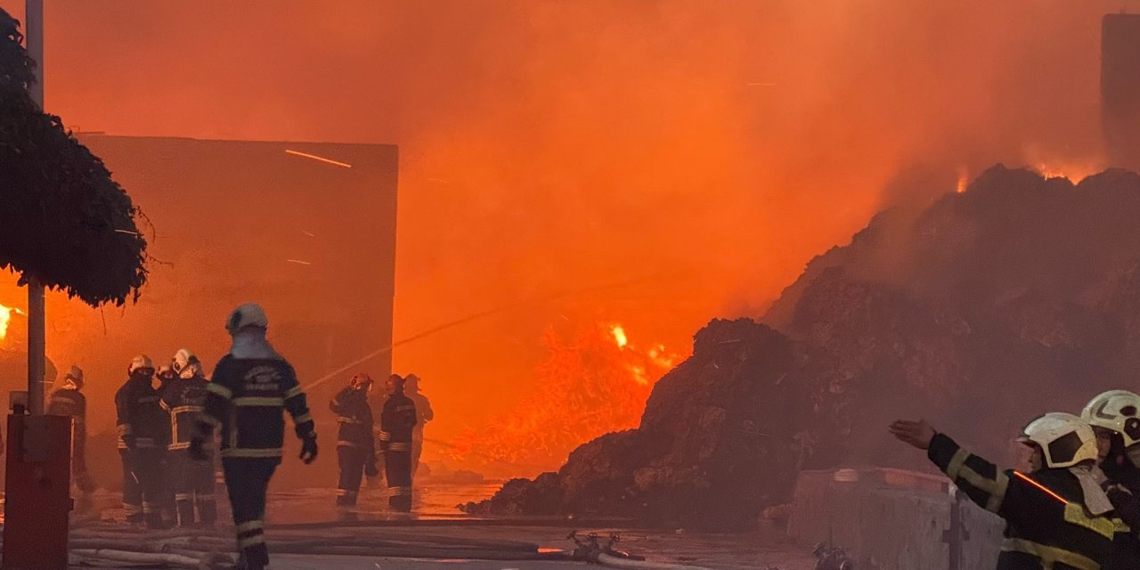 Gaziantep’te geri dönüşüm fabrikasındaki yangın kontrol altına alındı