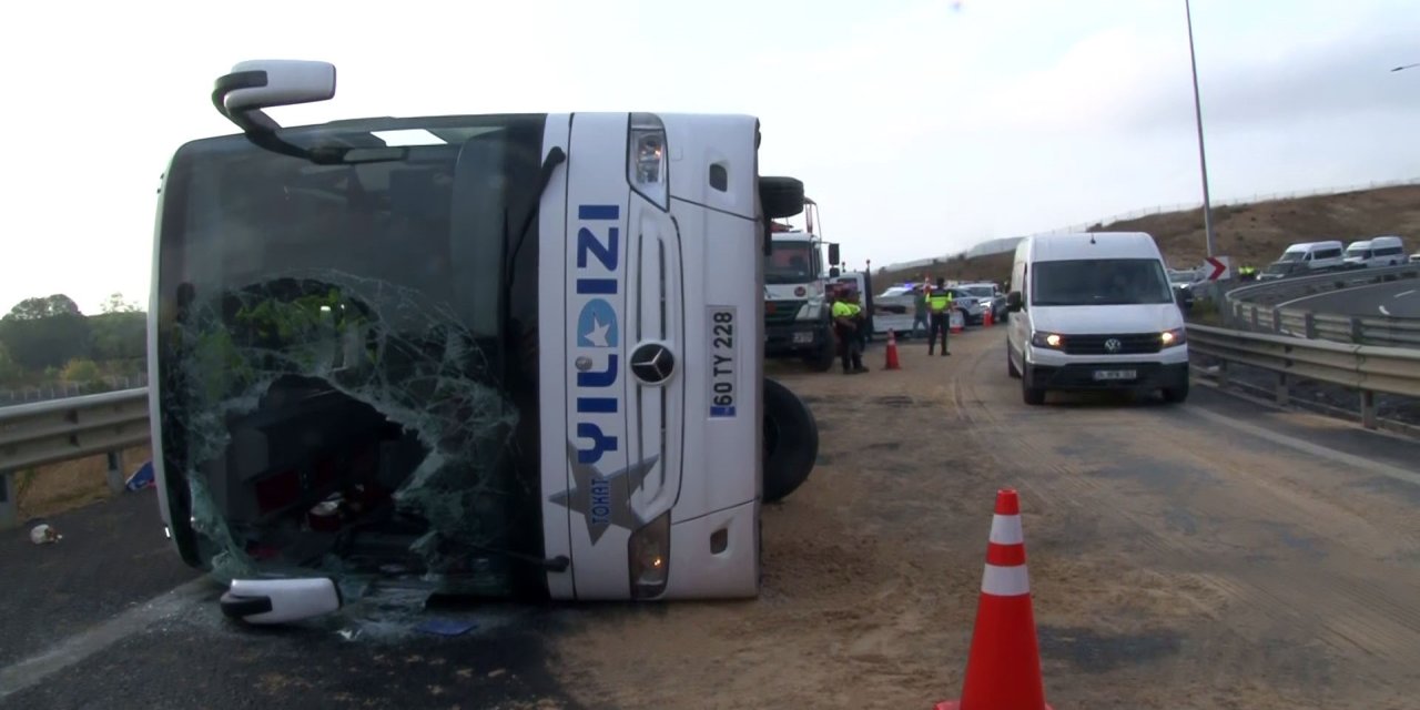 Yolcu Otobüsü Kaza Yaptı: 3 Ölü, 20 Yaralı