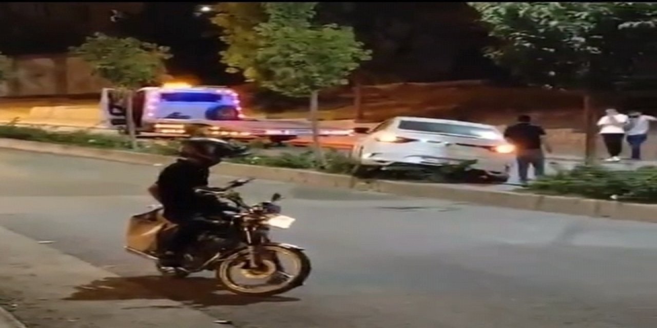Şırnak’ta otomobil refüje çıktı