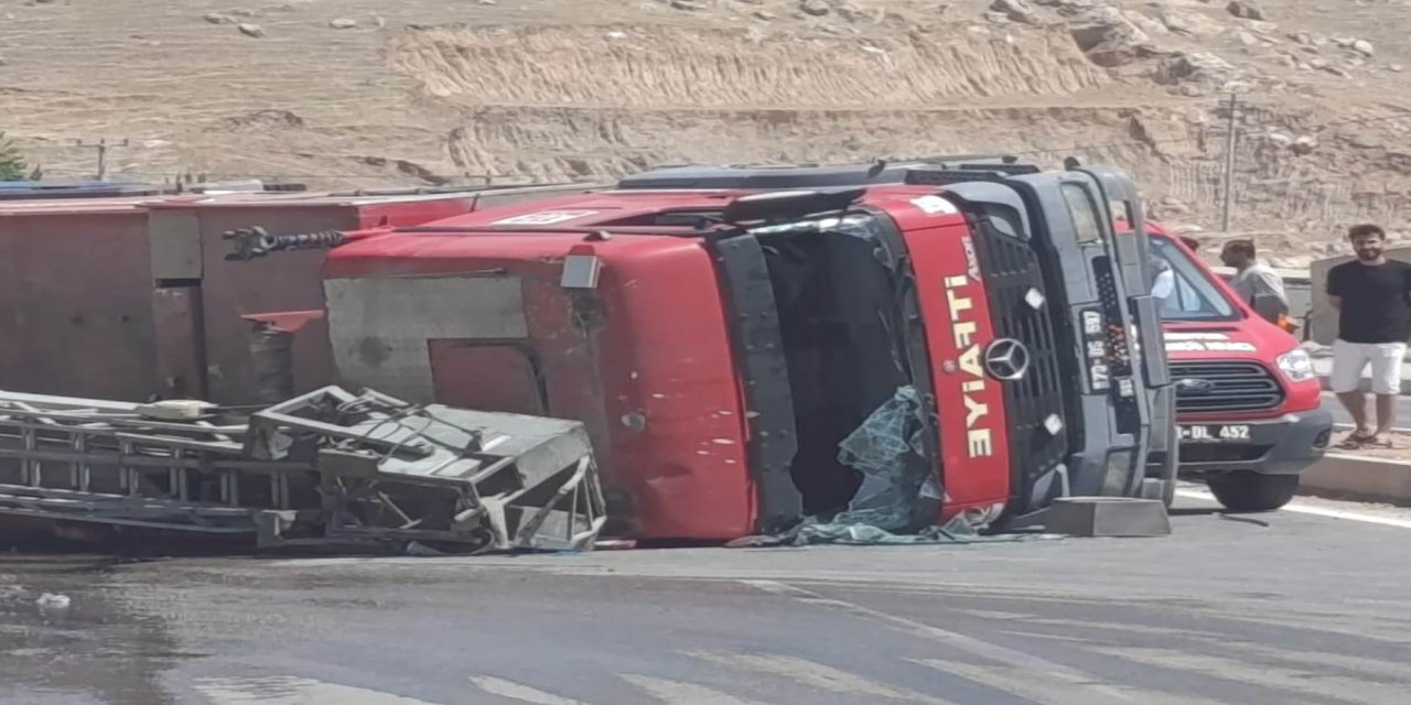 Görev Başındaki İtfaiyeciler Kaza Yaptı: 4 Kişi Yaralandı