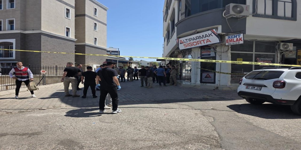 Adliyeden çıkarılan zanlılara silahlı saldırı: 2 yaralı