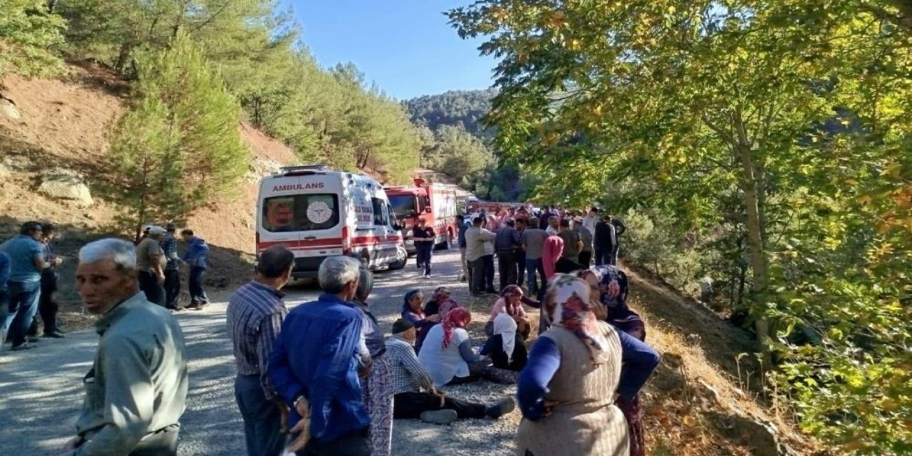 Akhisar'da traktör kazası: Dede hayatını kaybetti, torunu ağır yaralandı