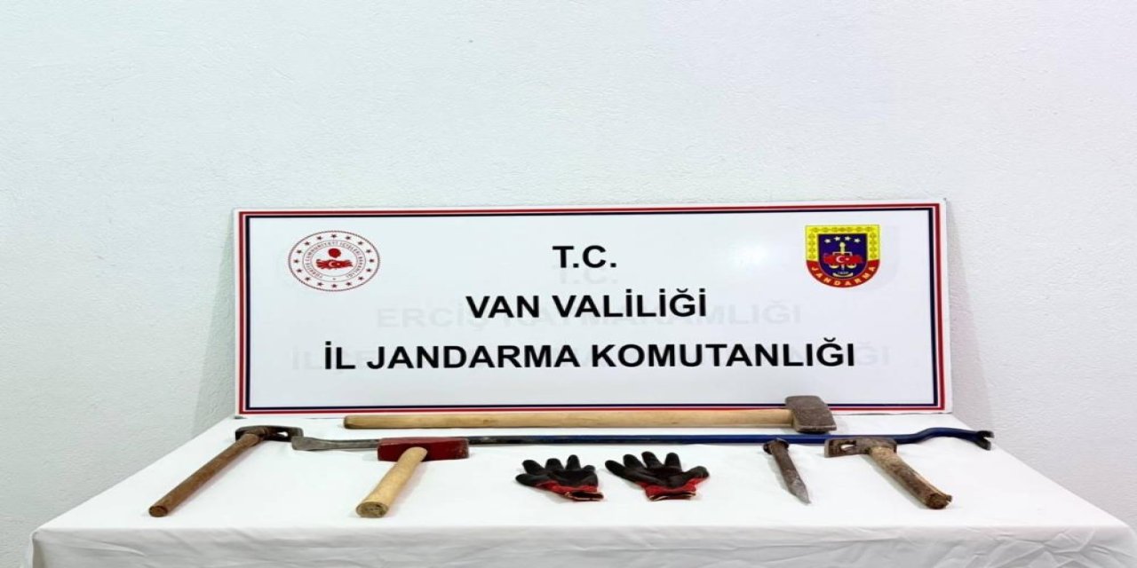 Van'da kaçak kazı yapan 3 kişi yakalandı