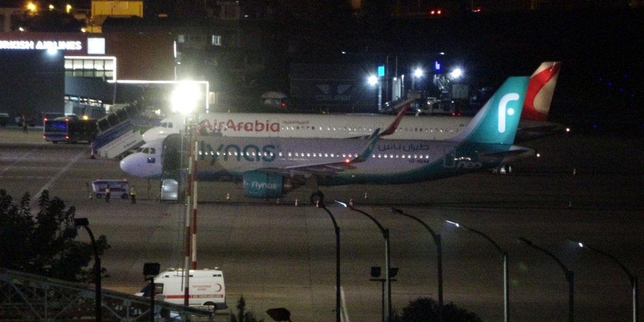 Trabzon-Cidde seferi yapan uçak kalkıştan 8 dakika sonra acil iniş yaptı