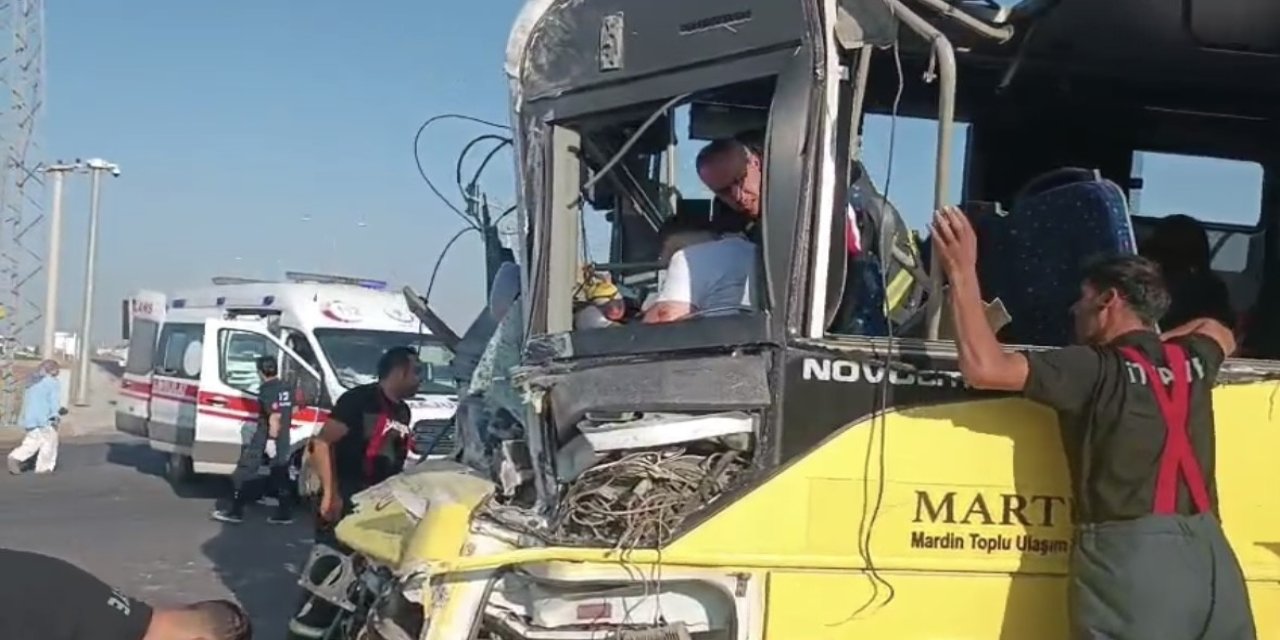 Feci kaza! Halk otobüsü ile tır çarpıştı, 1 kişi öldü, 11 kişi yaralandı