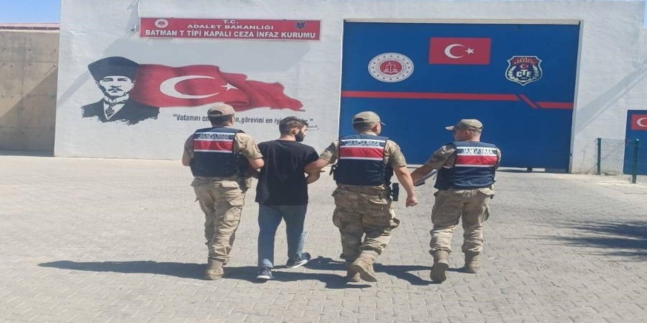 Aranan şahıs 22 ayrı suçtan aranıyordu! Üzerinden çıkanlar şaşırttı