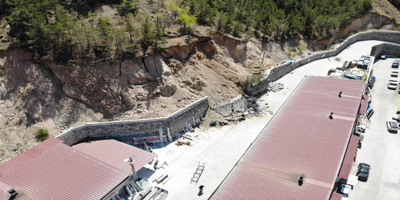 Gümüşhane'de sanayi esnafına heyelan şoku! 25 iş yeri boşaltıldı