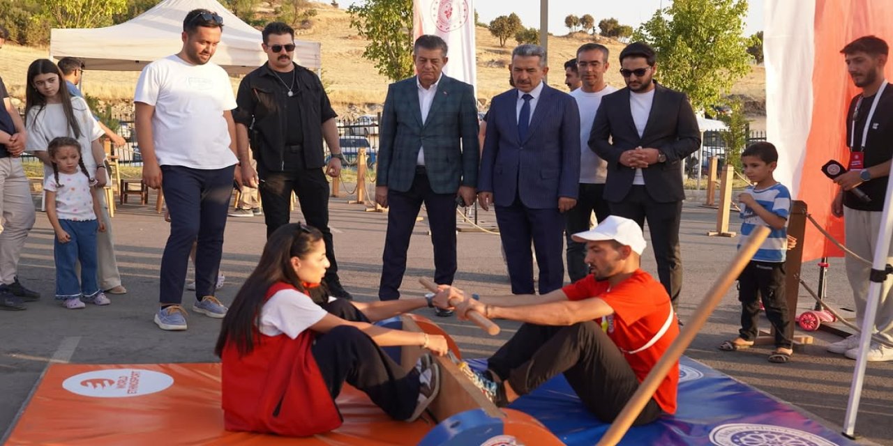 Şırnak’ta Geleneksel Oyunlar Tırı Çocuklarla Buluştu