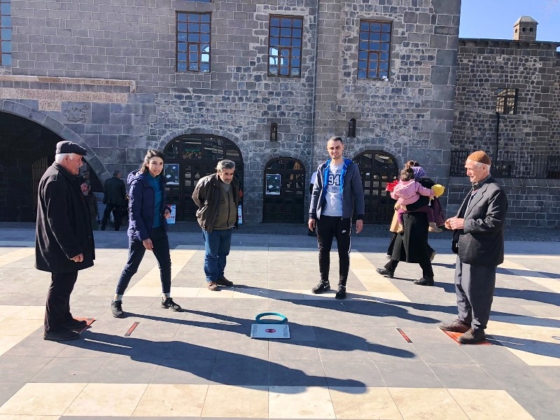 DİYARBAKIR’DA TÜRKİYE’NİN YERLİ VE MİLLİ SPORU ‘HEMSBALL’ TANITIMI YAPILDI