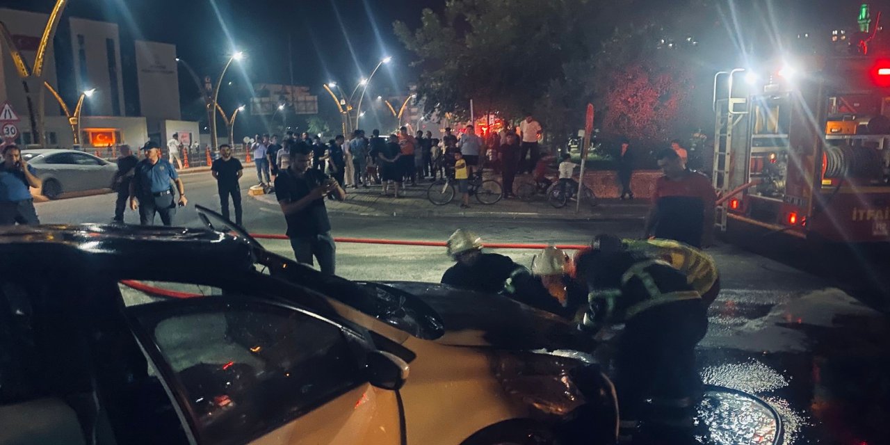 Mardin'de korkutan anlar! Otomobili alevler sardı