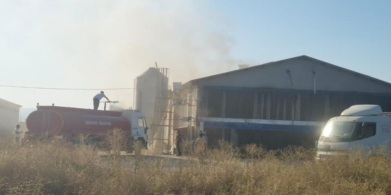 Afyonkarahisar'da tavuk çiftliğinde yangın