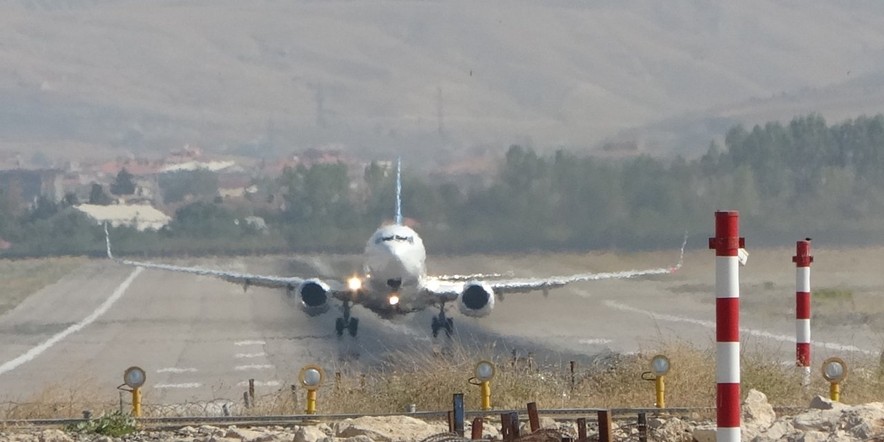 Van Ferit Melen Havalimanı 3 aylık bakıma alındı: Uçaklar son kez piste indi