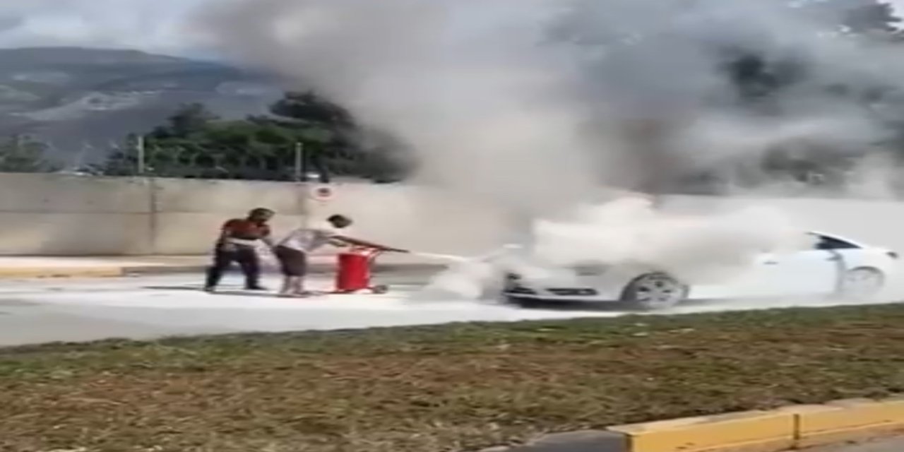 Seyir Halindeki Otomobil Alev Aldı: Panik Anları